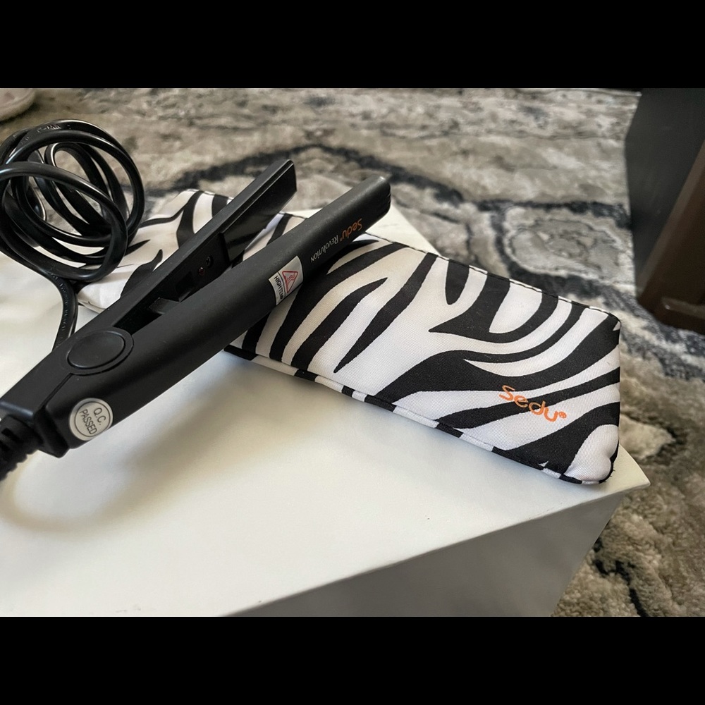 Sedu Revolution mini flat iron with bag and glove